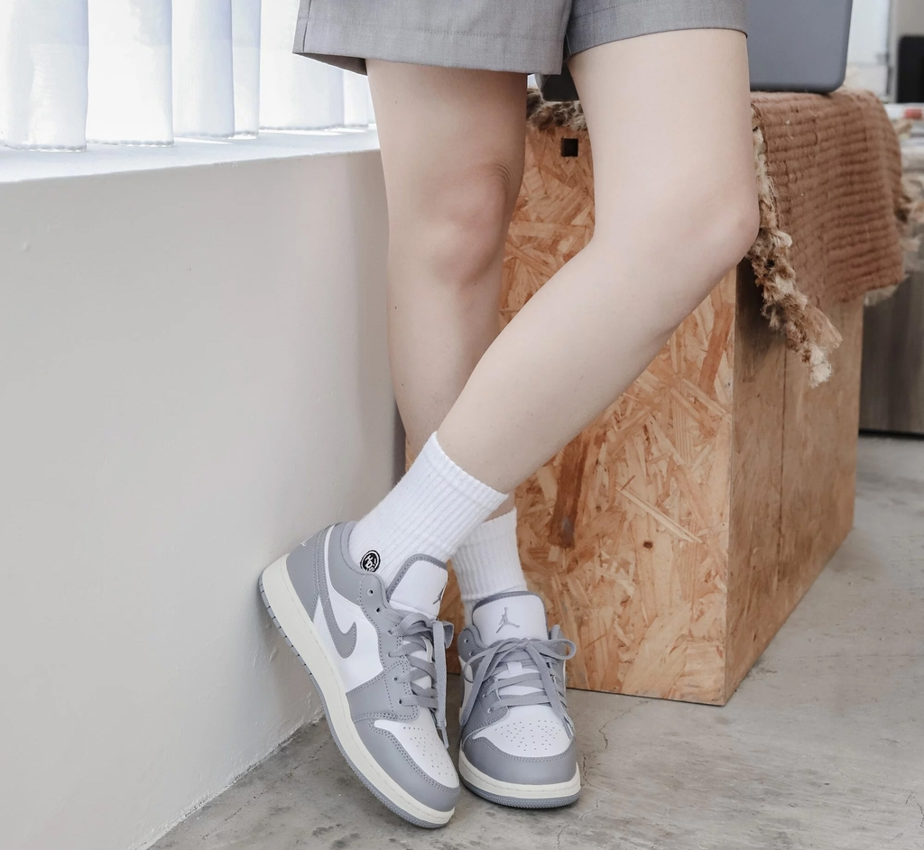 Giày Nike Air Jordan 1 Low 'Vintage Grey' 553558-053 - Ảnh 3