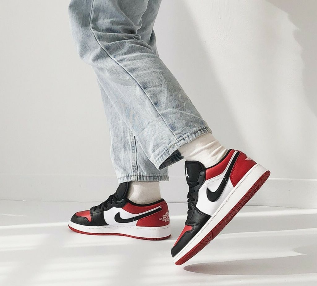 Giày Nike Air Jordan 1 Low GS 'Bred Toe' 553560-612 - Ảnh 2