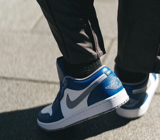 Giày Nike Air Jordan 1 Low GS 'True Blue' 553560-412 - Ảnh 2