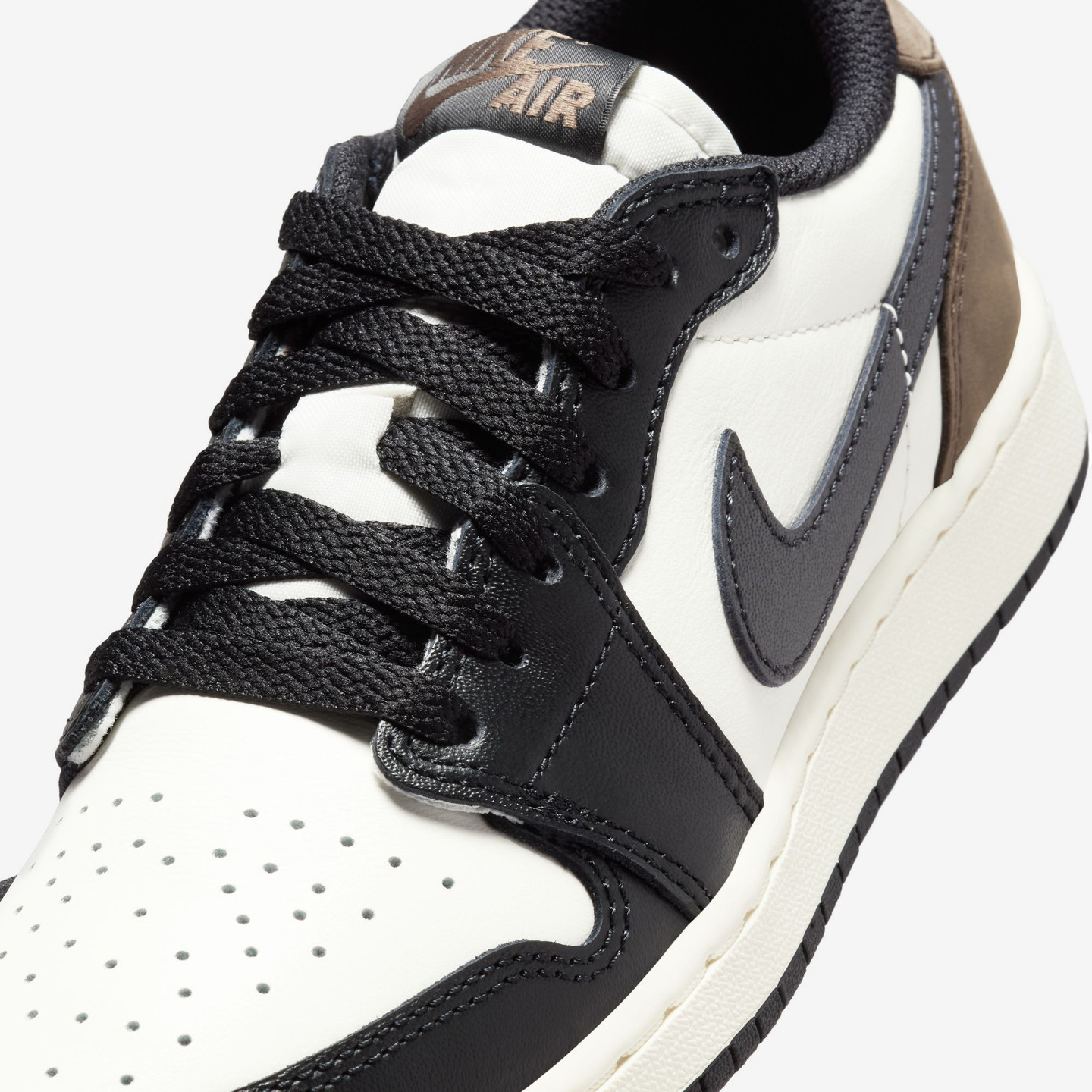 Giày Nike Jordan 1 Retro Low OG GS ‘Mocha’ CZ0858-102 - Ảnh 3