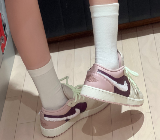 Giày Nike Air Jordan 1 Low SE GS ‘Fur Swoosh’ FZ3928-200 - Ảnh 2