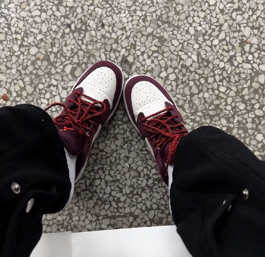 Giày Nike Air Jordan 1 Low GS 'Night Maroon' 553560-068 - Ảnh 2