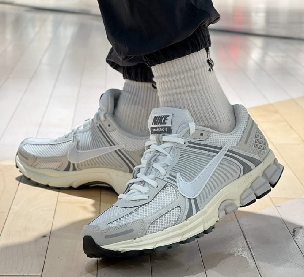 Giày Nike Zoom Vomero 5 ‘Platinum Tint Photon Dust’ HF0731-007 - ảnh 3 | 23TRK