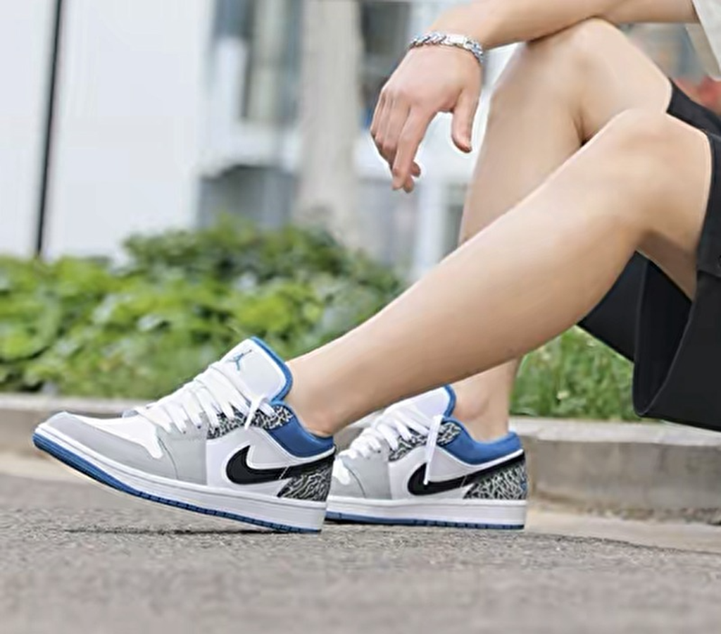Giày Nike Air Jordan 1 Low SE 'True Blue' DM1199-140 - Ảnh 2