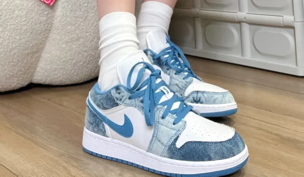 Giày Nike Air Jordan 1 Low 'Washed Denim' GS DM8947-100 - Ảnh 3