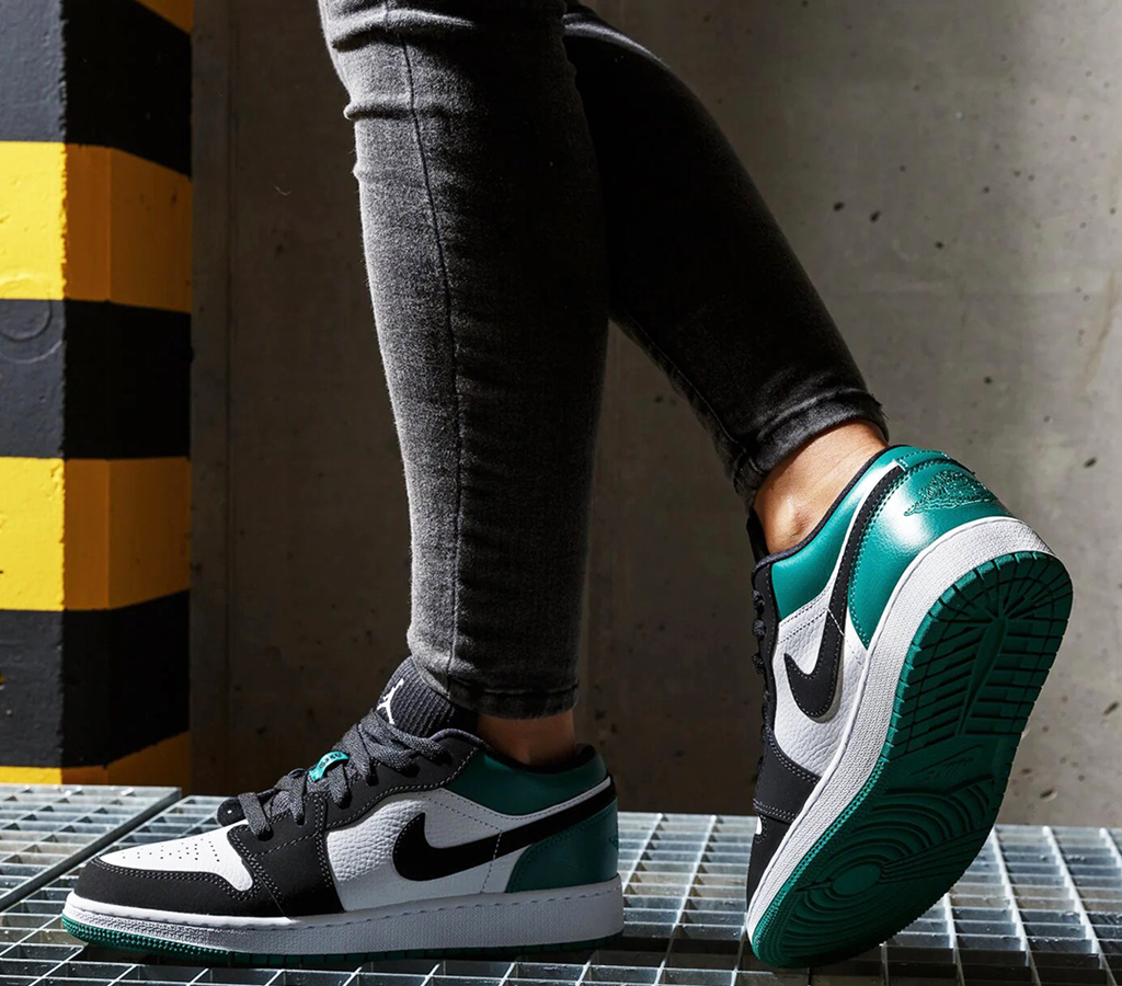 Giày Nike Air Jordan 1 Low GS 'Mystic Green' 553560-113 - Ảnh 2