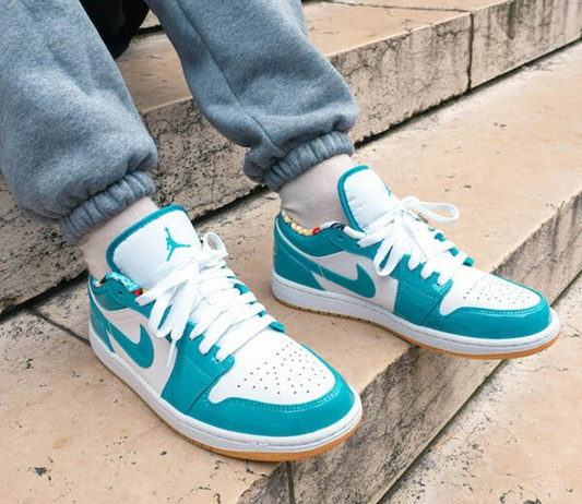 Giày Nike Air Jordan 1 Low SE GS 'Barcelona' DM0589-400 - Ảnh 2