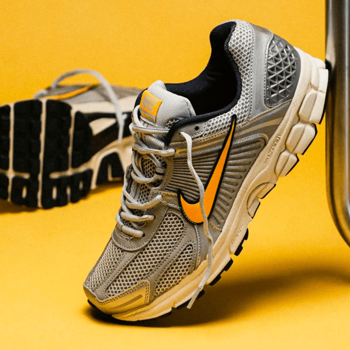 Giày Nike Air Zoom Vomero 5 ‘Platinum Laser Orange’ FJ4151-001 - ảnh 4 | 23TRK